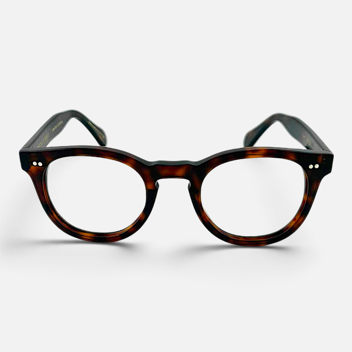 Occhiali da vista Bottega di Sguardi modello Fos con montatura pantos in acetato tartarugato dal design classico