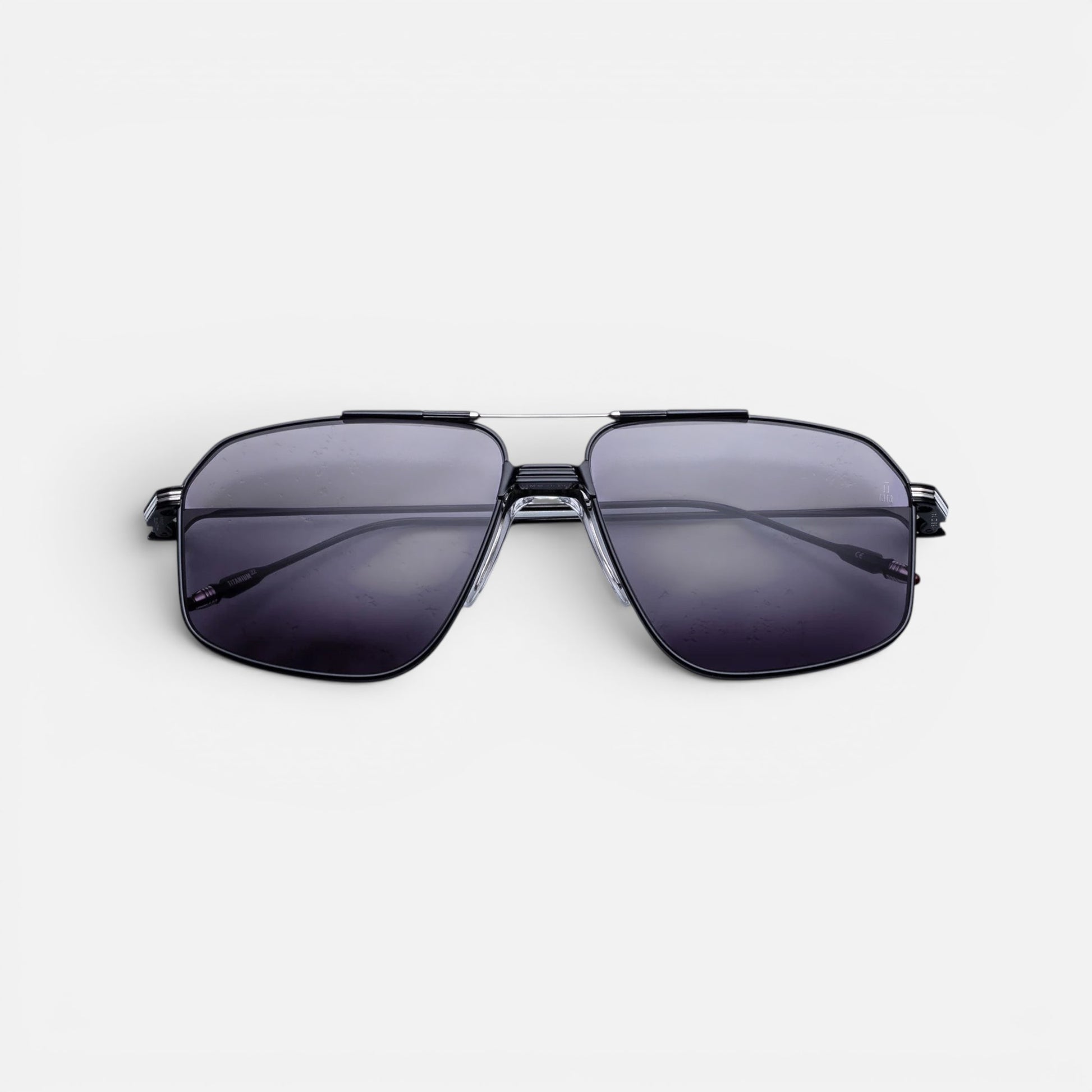 Jagger_Corbeau_Front_Cropped_5377x3585_nldk49